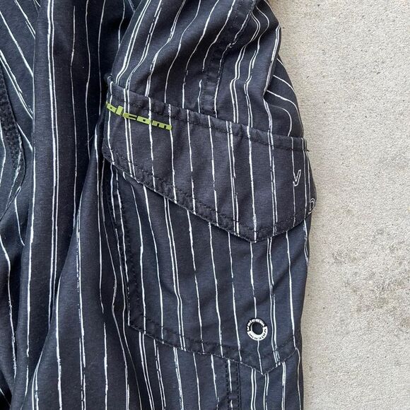 Mens Y2K Volcom cargo style swim trunks black striped size 32 - Picture 6 of 6